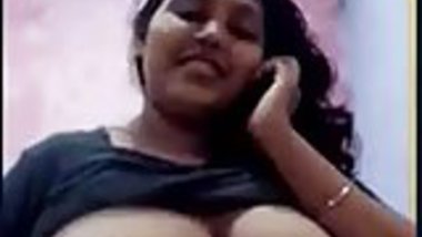 girl on Indian cam masturbating